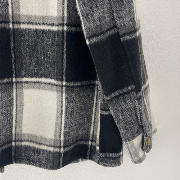 Women’s Shacket - Picture 8 of 8